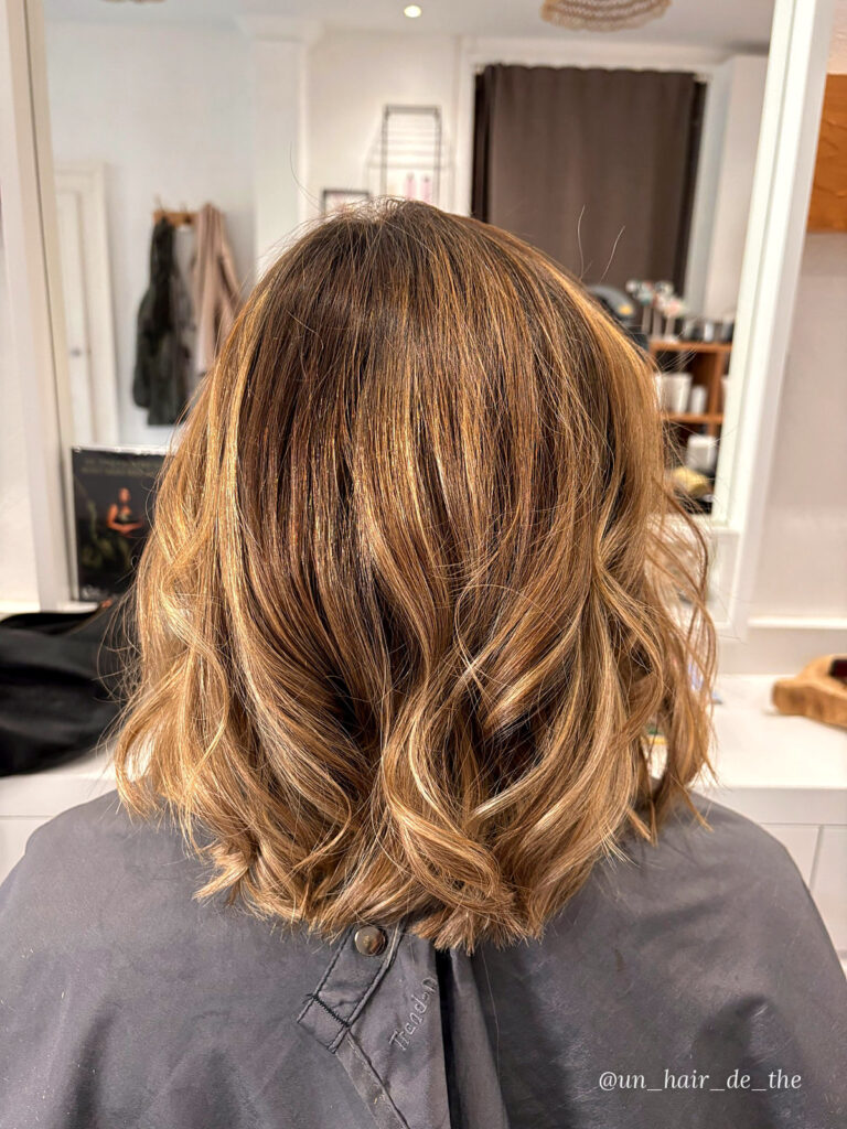 Wavy mid-length bob with honey balayage